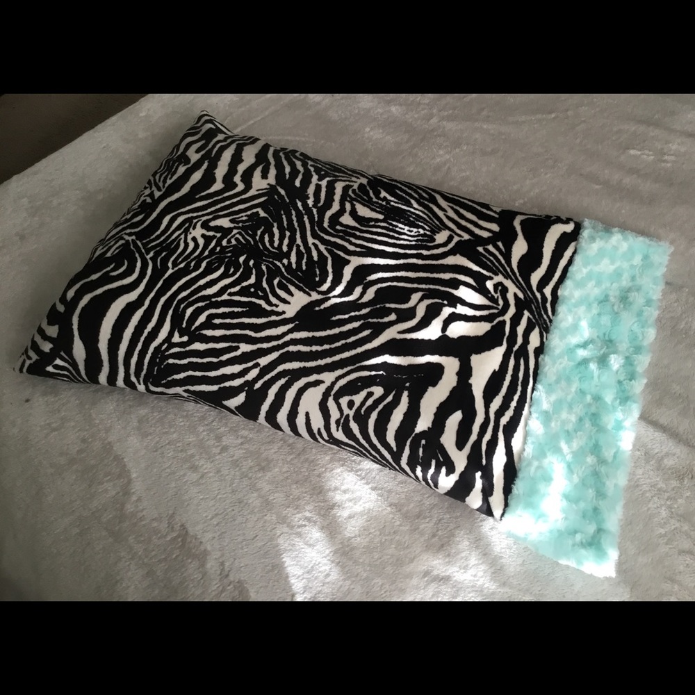 🌸NEW🌸Handmade zebra print minky pillowcase